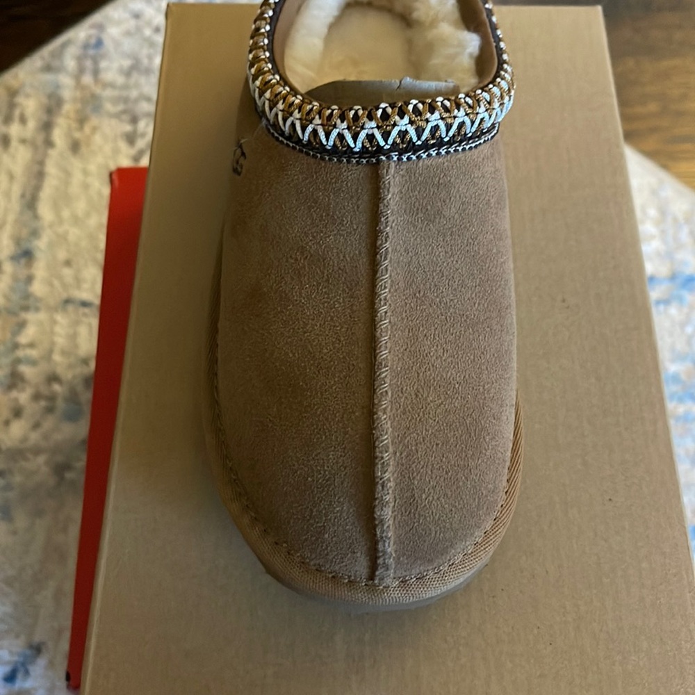 Tasman II Slipper Brand New with box  size 2 Chestnut color Sold out everywhere